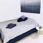 New Wave Near Airport Apartman *